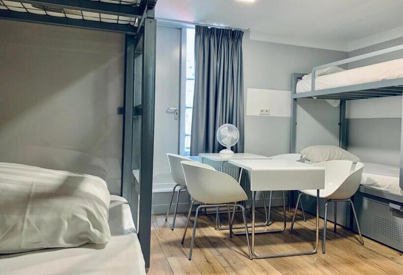 스탠다드 룸 공동 욕실, The White Tulip Hostel