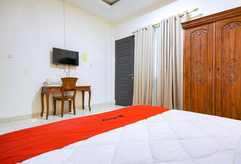 디럭스 룸, Reddoorz @ Avros Guest House Medan