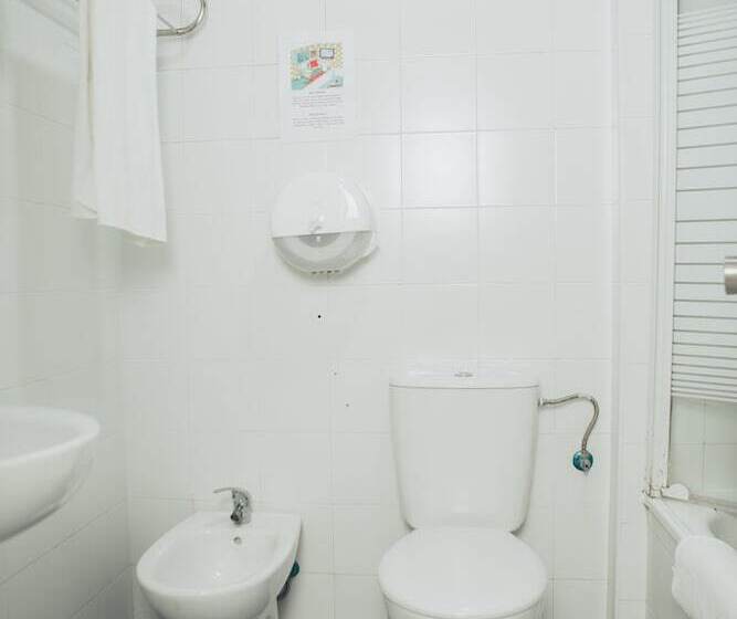 اتاق استاندارد سه تخته با سرویس بهداشتی مشترک, Cádiz Inn Hostel