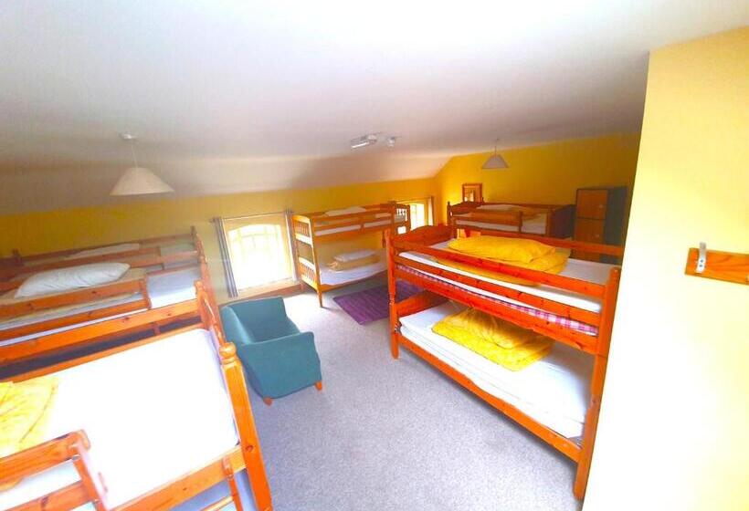 Кровать в Общей Комнате, Slane Farm Hostel, Cottages And Camping