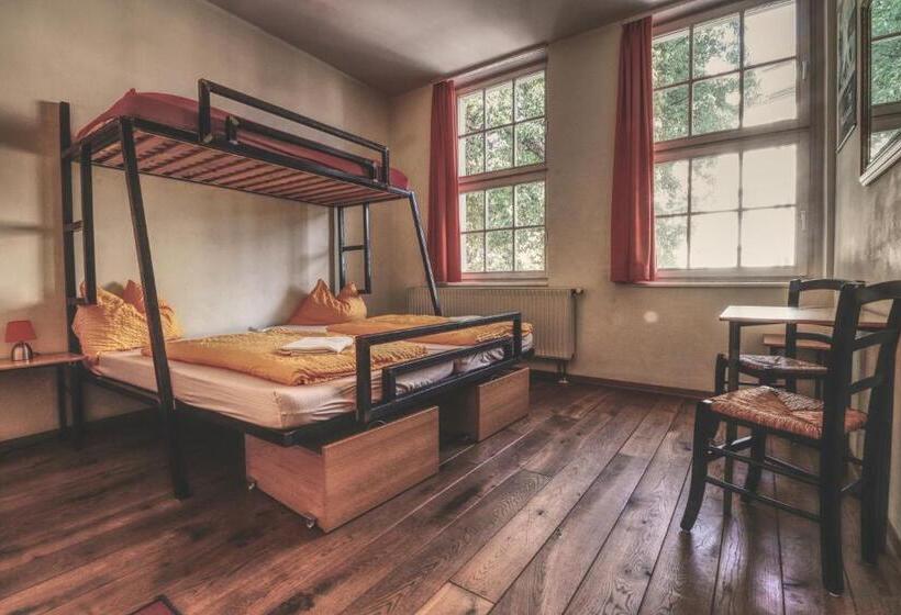 Трехместный Номер Стандарт Совместная Ванная, Opera Hostel