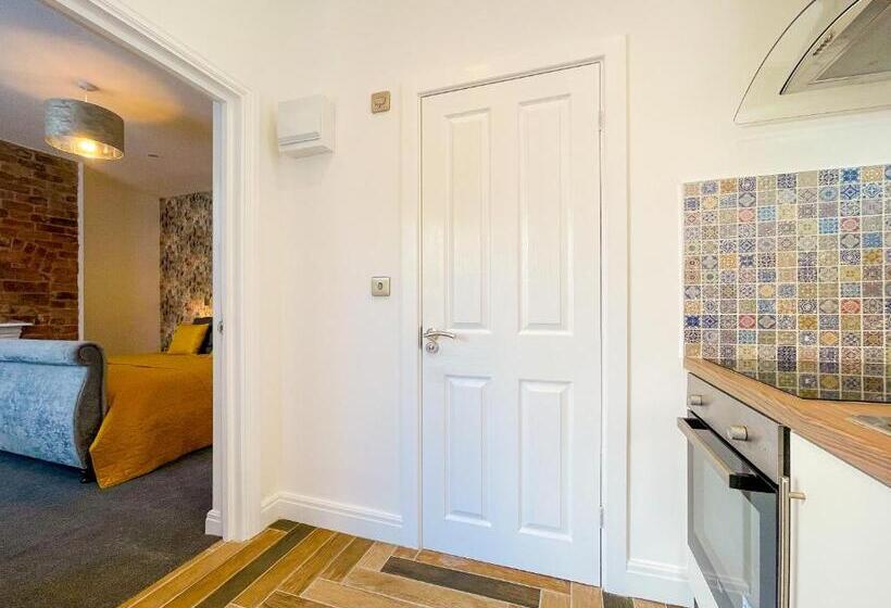 Студия Deluxe, 46 Ashfield Rd, Altrincham