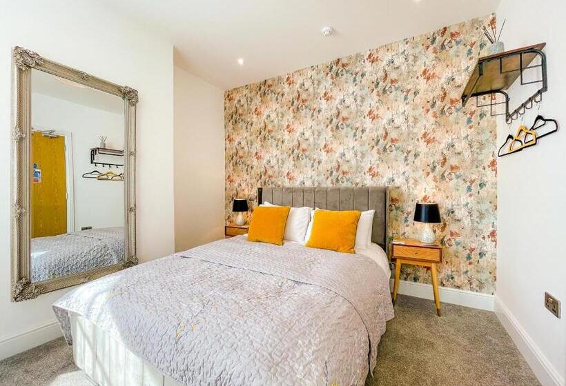 Номер Стандарт, 46 Ashfield Rd, Altrincham