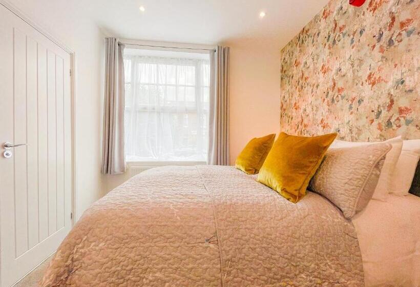 Номер Стандарт, 46 Ashfield Rd, Altrincham