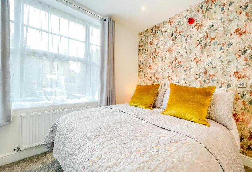 Номер Стандарт, 46 Ashfield Rd, Altrincham