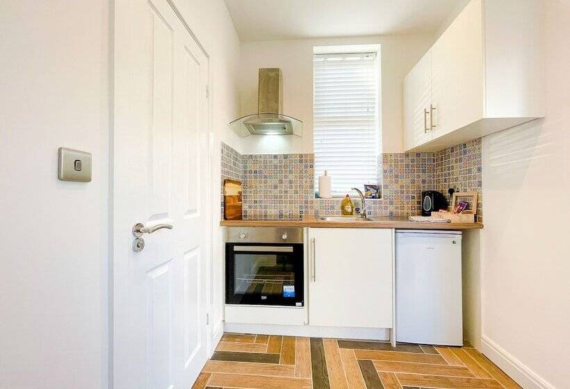 Студия Deluxe, 46 Ashfield Rd, Altrincham
