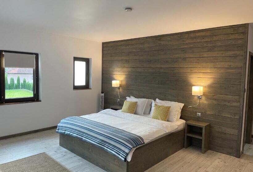 اتاق استاندارد سه نفره, Montana 219