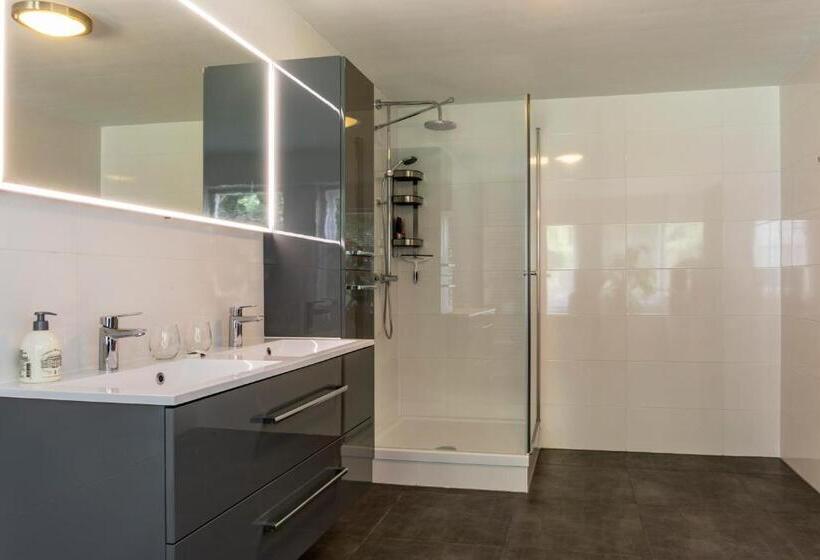 اتاق لوکس, B&b Eikendreef