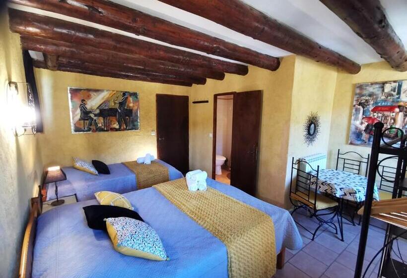 Номер Стандарт Трехместный, Le Moulin Du Temps  Chambres Et Lounge Bar Au Bord De La Rivière
