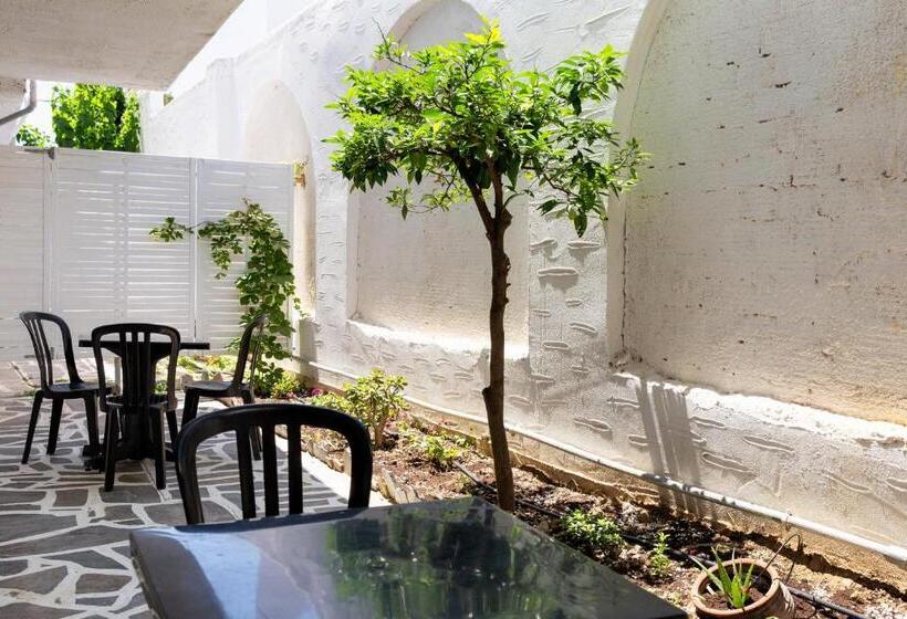经济房, Stratos Apartments & Studios
