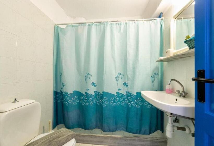 经济四人房间, Stratos Apartments & Studios