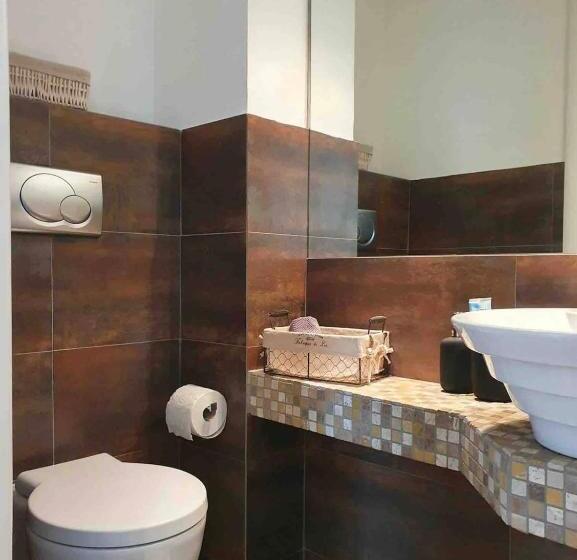 标准间带阳台, Room Gatsby  Your Space With Garden In The City Center