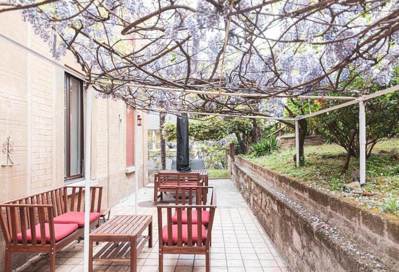 标准间带阳台, Room Gatsby  Your Space With Garden In The City Center