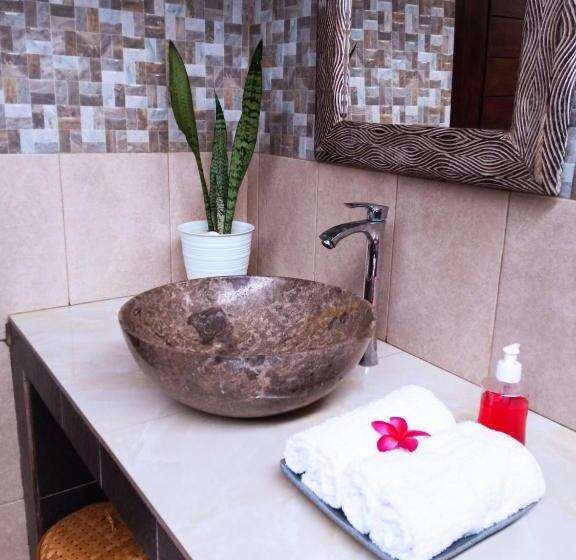 Номер Deluxe, Tamiu Guesthouse At Desa Wisata Keramas Near Keramas Surf Beach