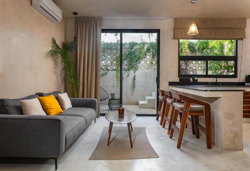 سوییت با استخر, Ujo Condo Boutique