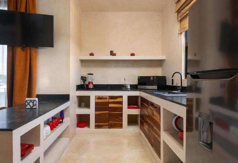 استودیو استاندارد با بالکن, Ujo Condo Boutique