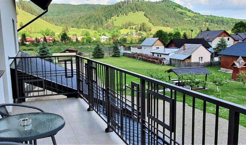 اتاق استاندارد سه تخته با بالکن, Bukovina Blue
