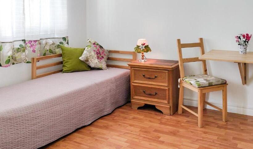 Номер Стандарт Вид на Сад, Rainbow Guest House