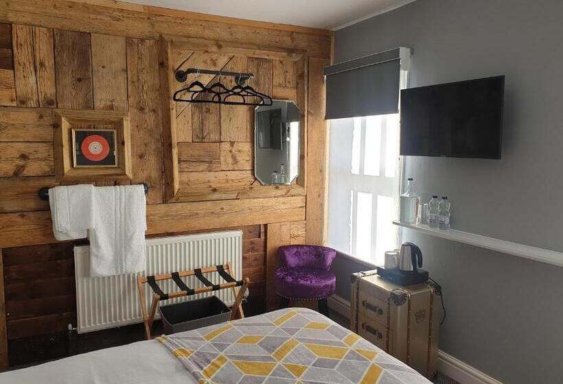 Номер Deluxe, Carpenters Arms