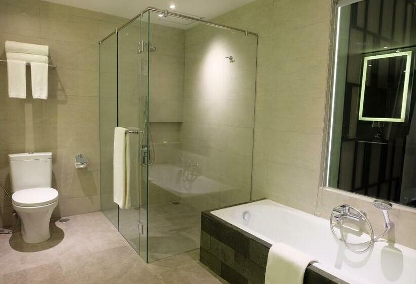 سوییت, Grand Swiss Belhotel Darmo