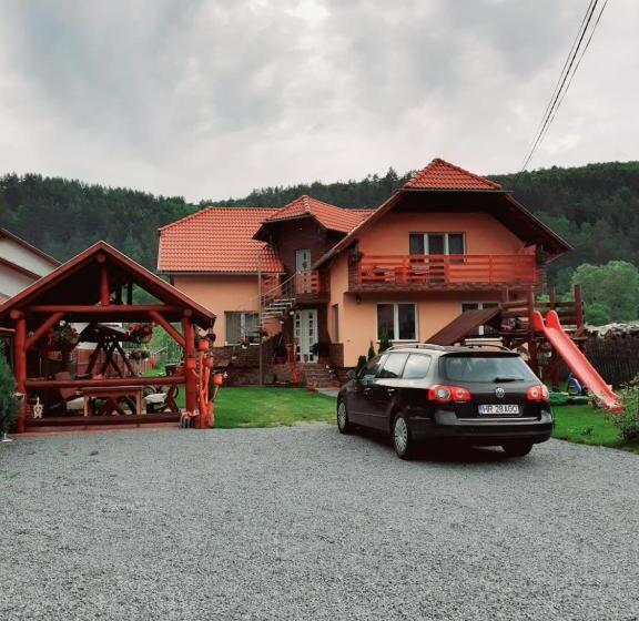 标准三人间, Casa De Oaspeti Cristian