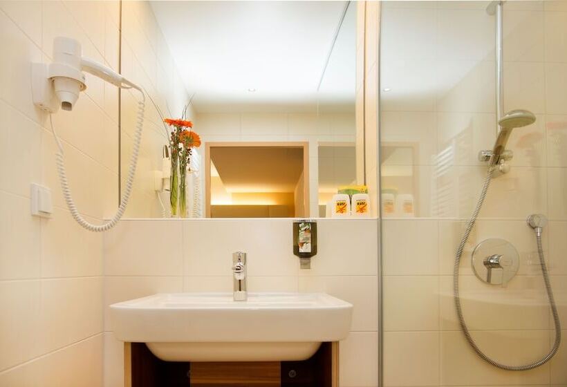 스탠다드 트리플 룸, Jufa Hotel Wien City
