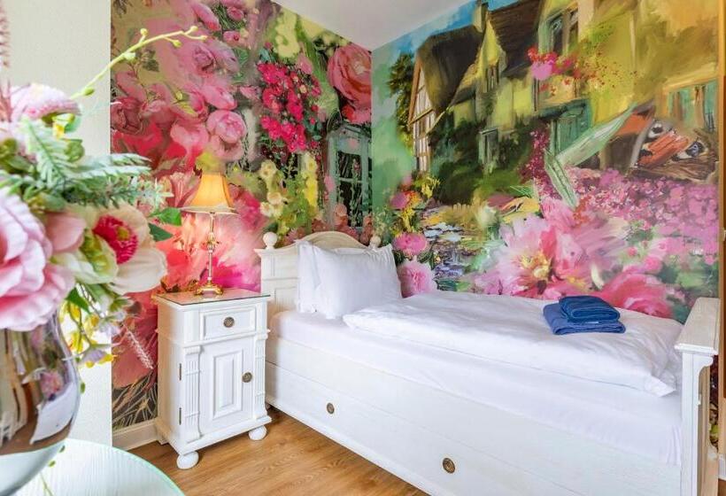 Номер Стандарт, The Little Britain Inn Themed Hotel One Of A Kind In Europe
