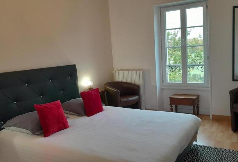 Четырехместный Номер Стандарт Вид на Сад, Domaine De Pelouaille   Chambre D Hôtes