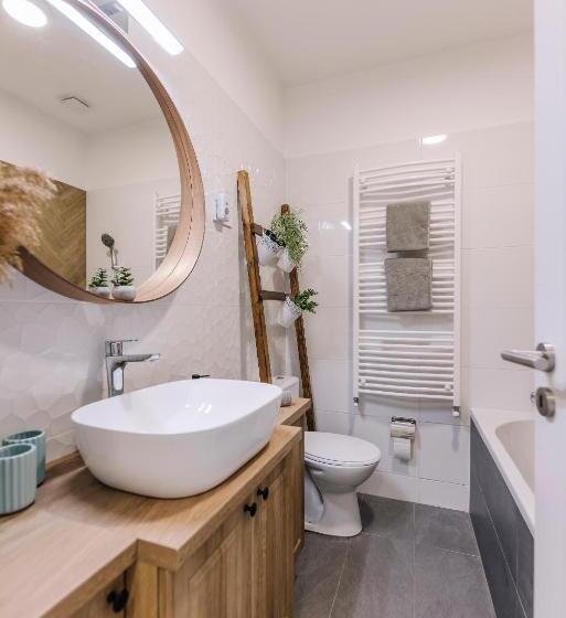 Семейный Номер, Nádas Center Home Badacsony