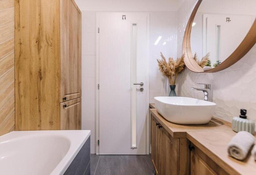 Семейный Номер, Nádas Center Home Badacsony