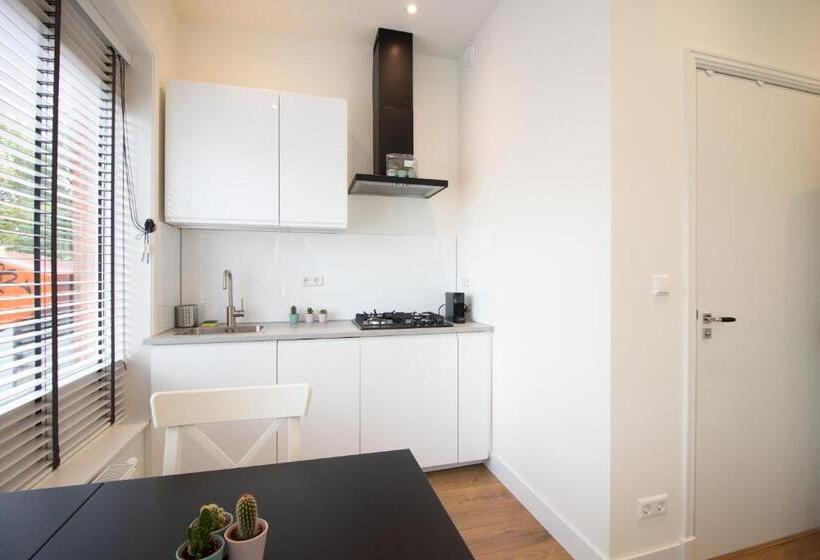 استودیو استاندارد با تخت کینگ, Escamp Apartments