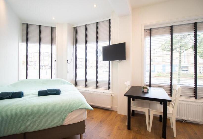 استودیو استاندارد با تخت کینگ, Escamp Apartments