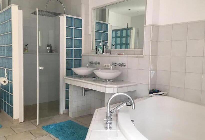 Номер Стандарт Вид на Сад, Schönste Lage Am Rhein In Unmittelbarer Stadtnähe, B & B