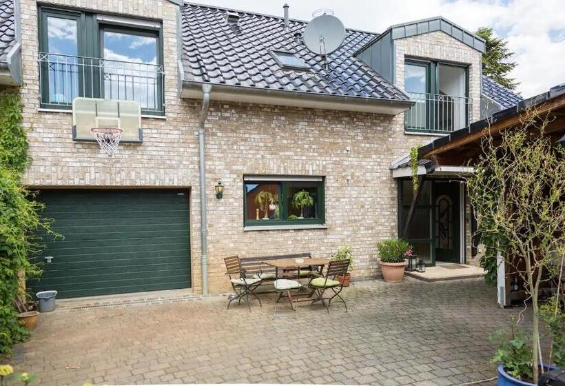 Дом 4 Спальни, Schönste Lage Am Rhein In Unmittelbarer Stadtnähe, B & B