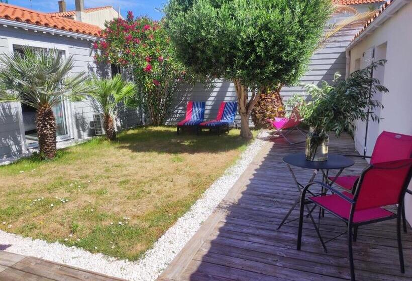 غرفة قياسية مع حمام خارجي, Chambre Et Salle D Eau Dans Dépendance 20 M2, Vélos