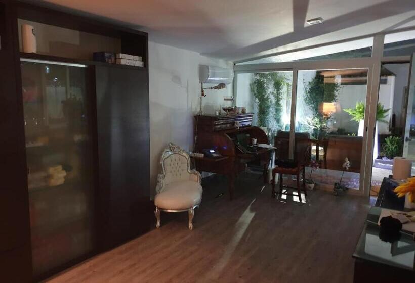 家庭工作室, Residenza Carlucci