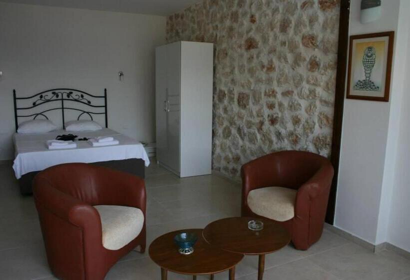 Superior Suite, Kulube