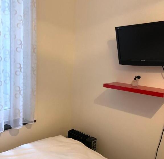 Номер Deluxe, Inga
