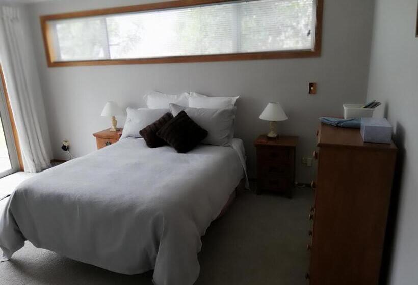 اتاق اکونومی, Whaka Heights