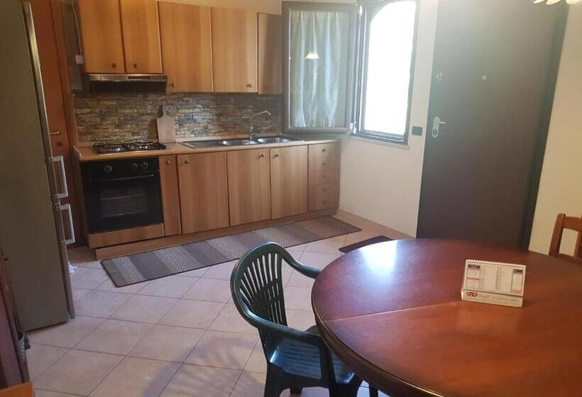 استودیوی استاندارد, Beastella Holiday Rooms
