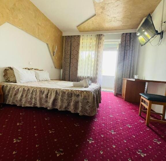 Standard Room, Black Lord