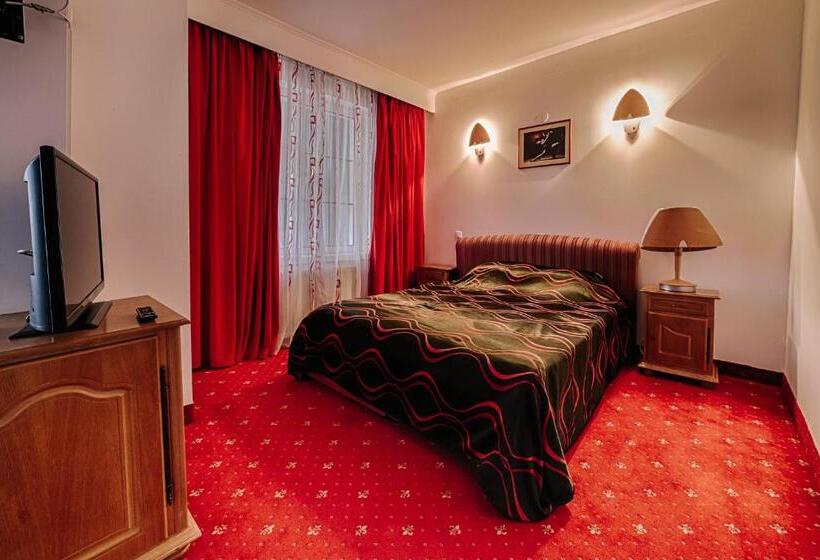 Junior Suite, Black Lord