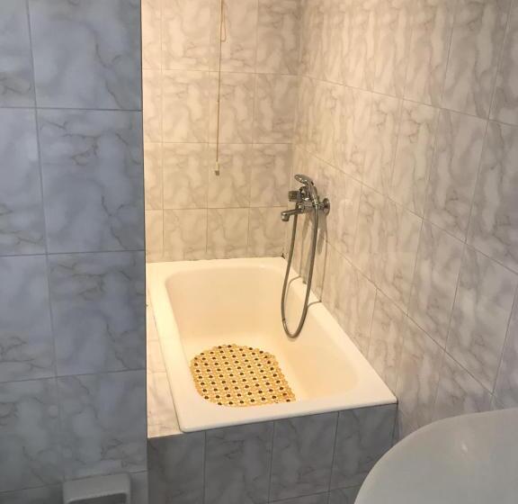 اتاق استاندارد سه نفره, Romantika