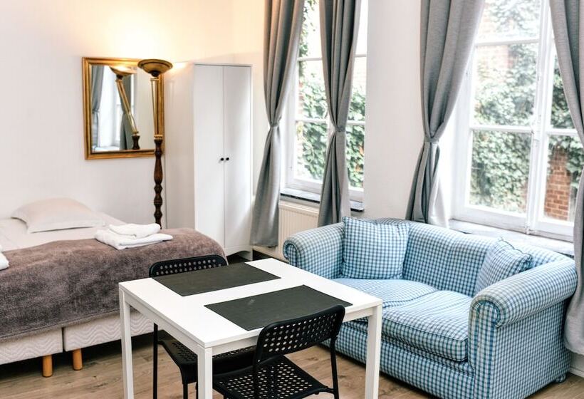 스탠다드 스튜디오, Bed Collège