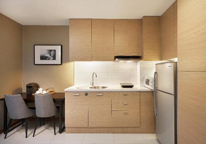 디럭스 룸, Altera Hotel And Residence By At Mind