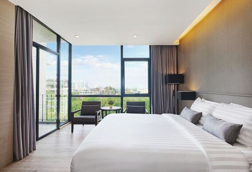 디럭스 룸, Altera Hotel And Residence By At Mind