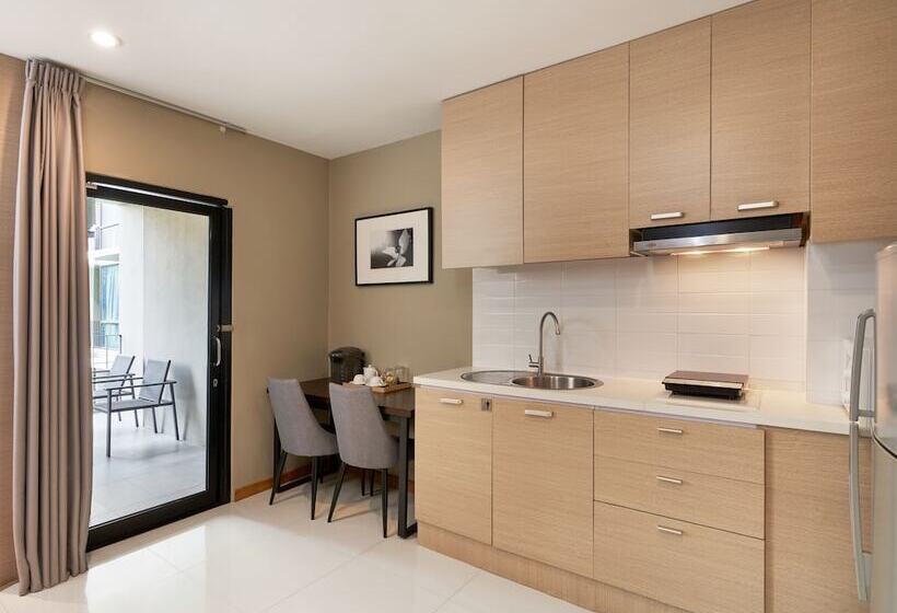 풀장 전망 디럭스 룸, Altera Hotel And Residence By At Mind