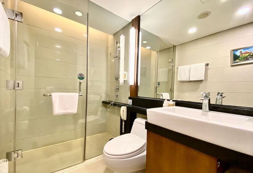 Номер Клуб, Holiday Inn Qingdao City Center, An Ihg Hotel   May 4th Square