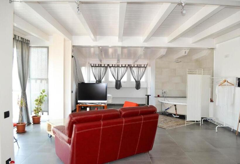 استودیوی سوپریور, Walter