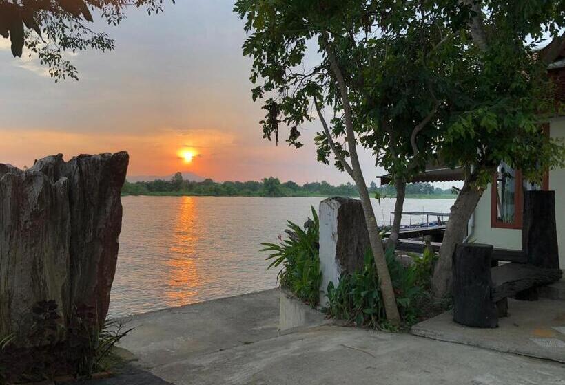 Дом 2 Спальни, Ruen Thai Ban Rim Nam